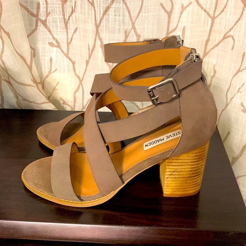 Steve Madden upper leather taupe color zipper back 7.5